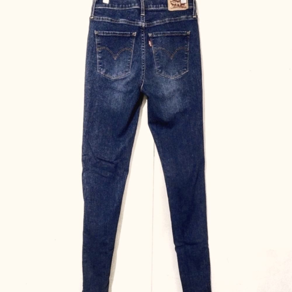 *NWOTs* Levi's 720 High-Rise Super Skinny Jeans. Size 26x30 - Picture 8 of 13